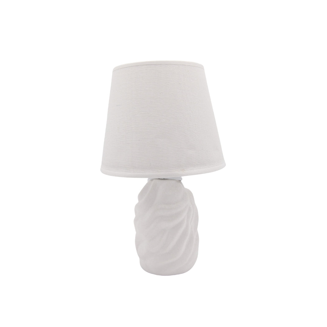 LAMPARA DECORATIVA BLANCA BASE ESCULPIDA