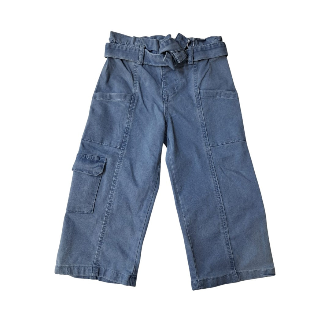 JEANS DE NIÑA CON BOLSILLO A LOS LADOS